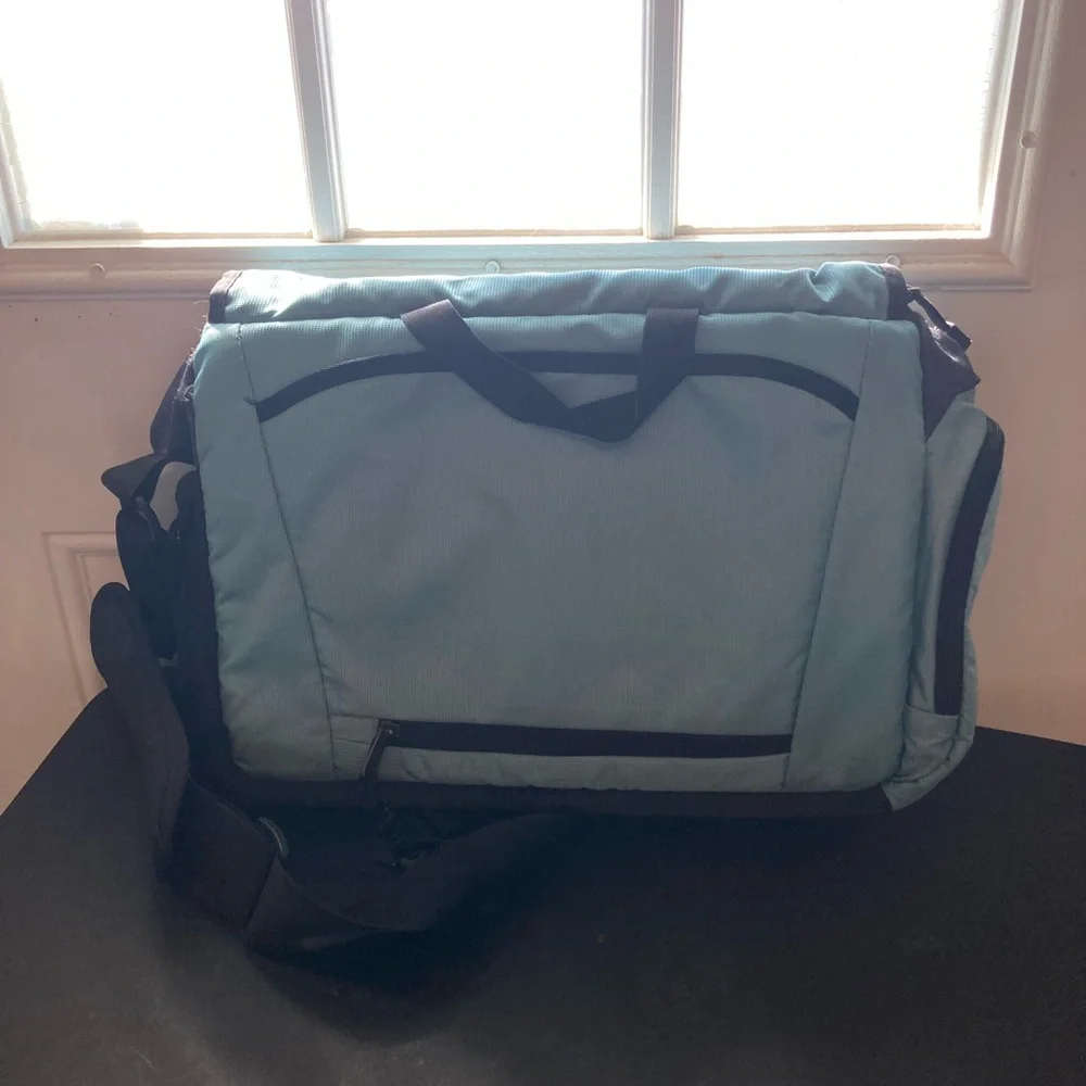 The north face lap top/ messenger bag unisex